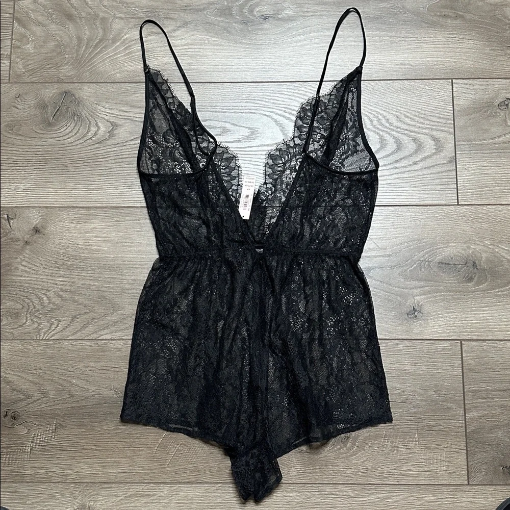 Victoria Secret Black Lace V-Back One Piece Bodysuit Romper‎ Size Small